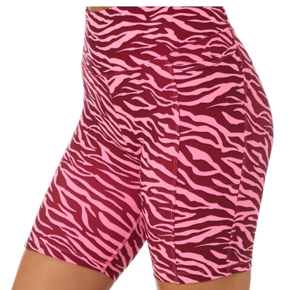 Lorna Jane activewear set animal print - Picture 8 of 8